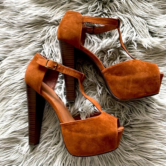 COPY - Breckelle’s Brown Suede Platforms Size 8 - Picture 4 of 4